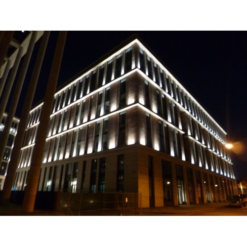 Архитектурное освещение планируется на крупных зданиях, современных сооружениях, оно помогает украсить целые улицы и кварталы, а также несет практическую функцию