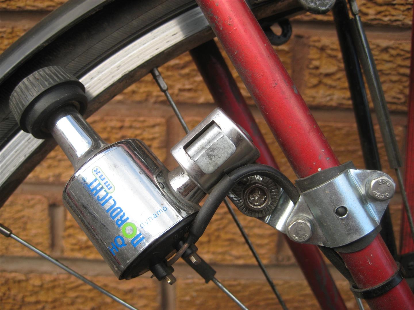 Как выбрать динамку для велосипеда, ее типы, особенности установки