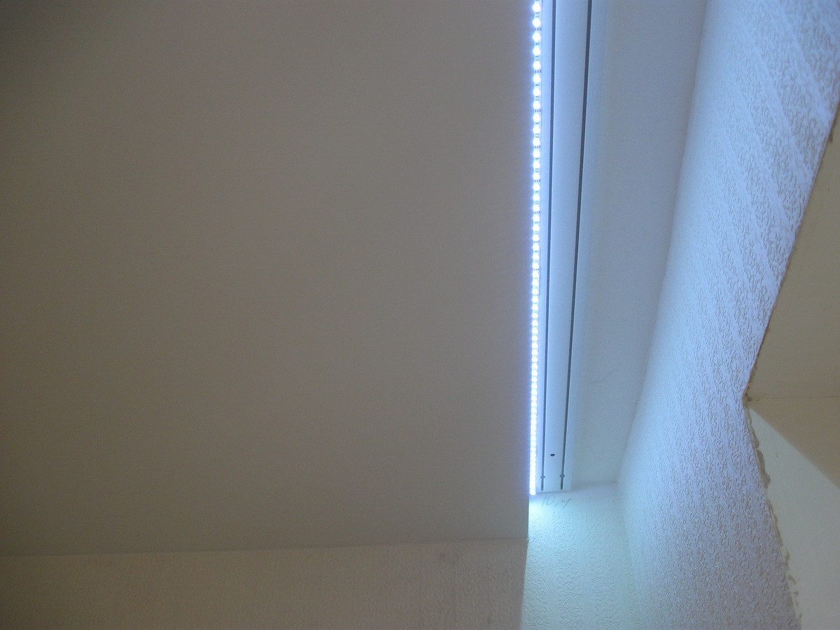 Подсветка штор светодиодной лентой – варианты исполнения и инструкция по монтажу