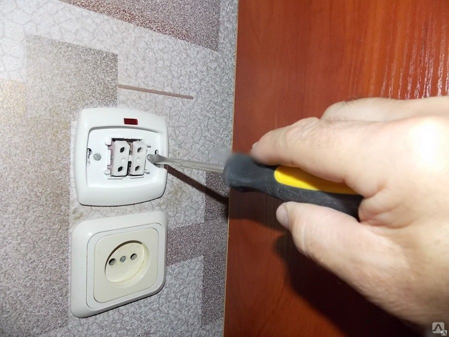 Замена выключателя света в квартире: виды, подготовка, установка и подключение