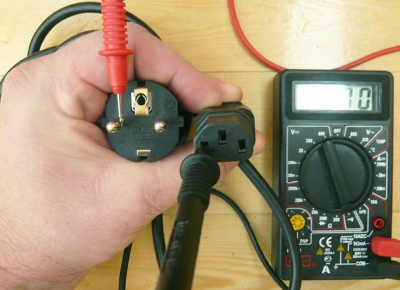 Прозвонка проводов мультиметром позволяет проверить их целостность Перед тем как прозвонить провода мультиметром необходимо правильно подключить щупы тестера