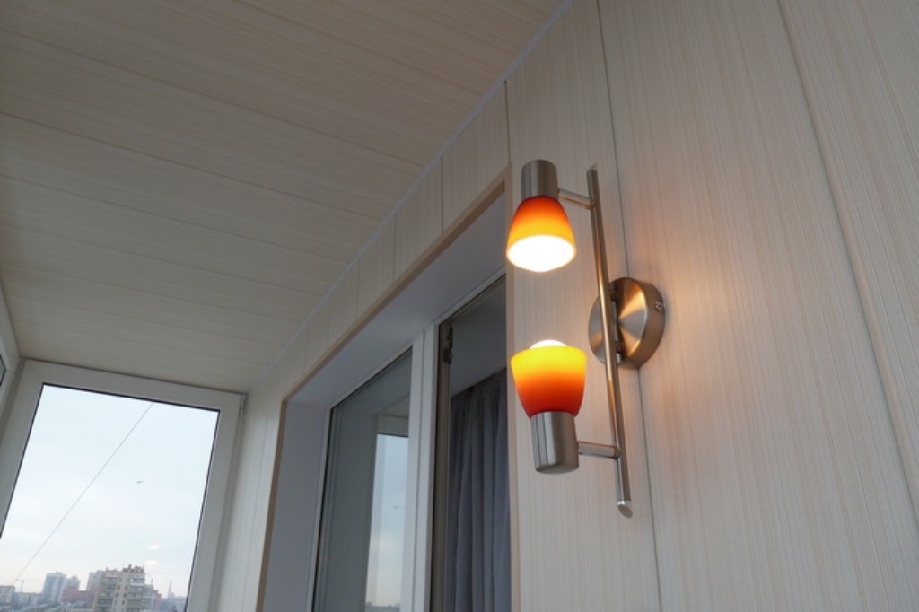 Как организовать освещение на балконе своими руками: требования к свету, инструкция, выбор светильника на балкон