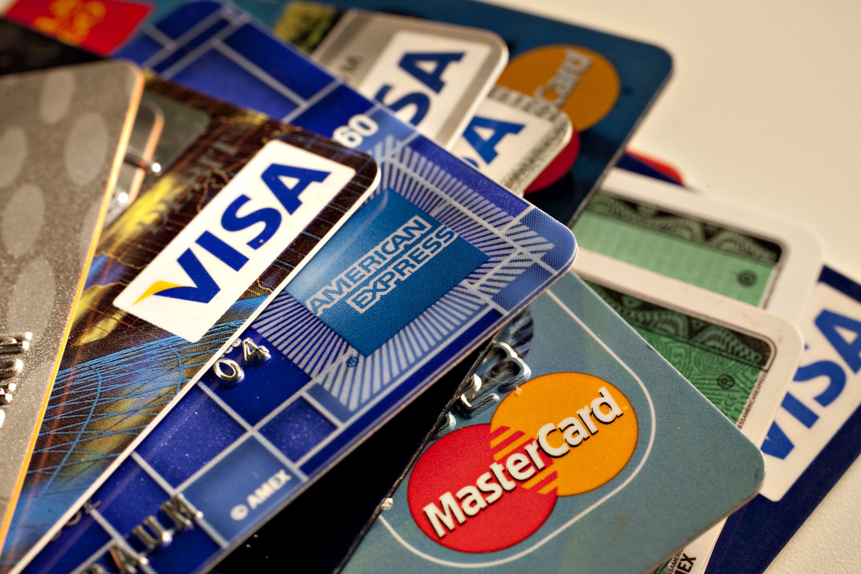 Порядок выдачи платежных карт. особенности осуществления кредитными организациями операций с платежными картами