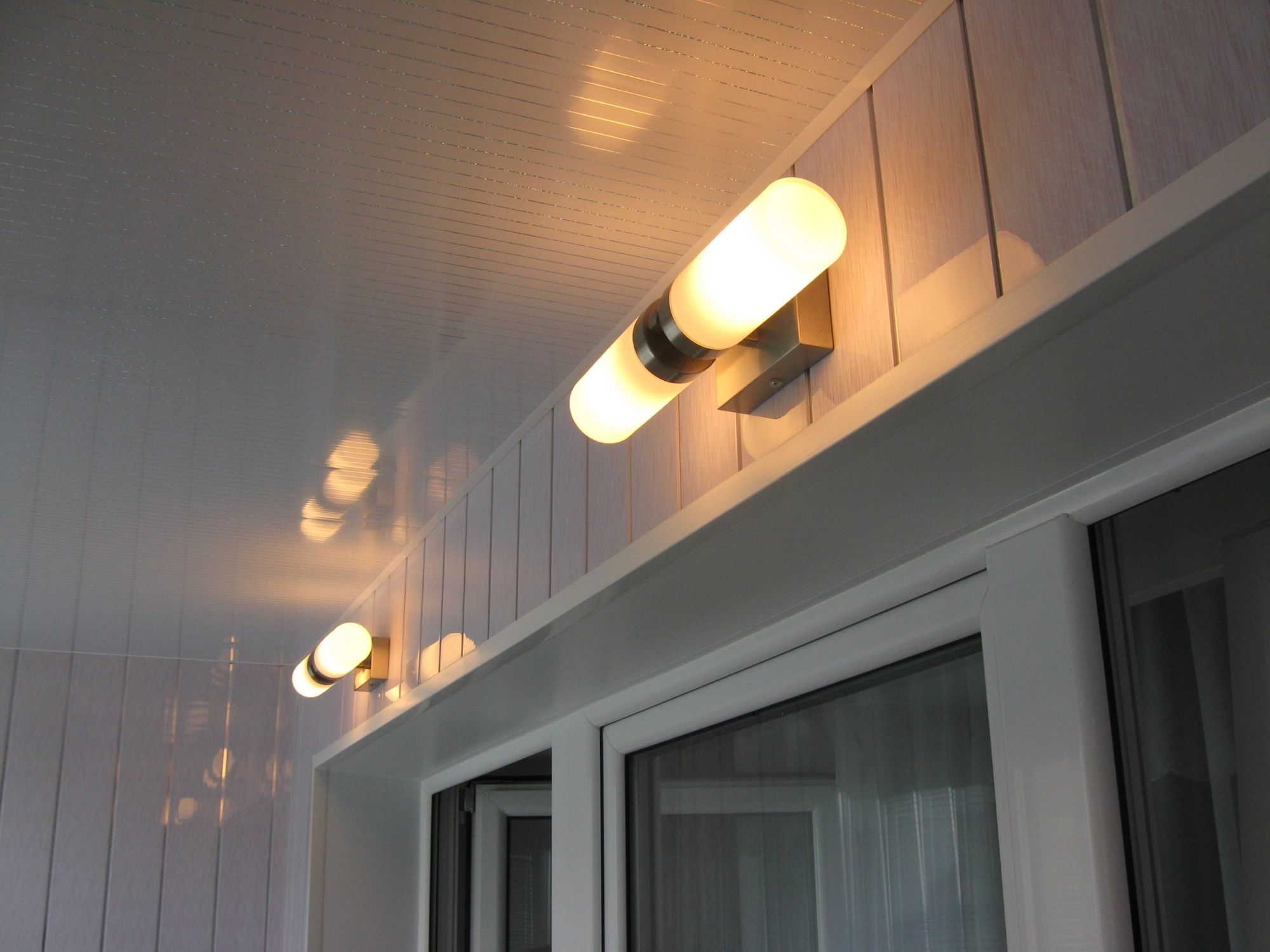 Освещение на балконе: выбор светильников и правила монтажа + фото идеи