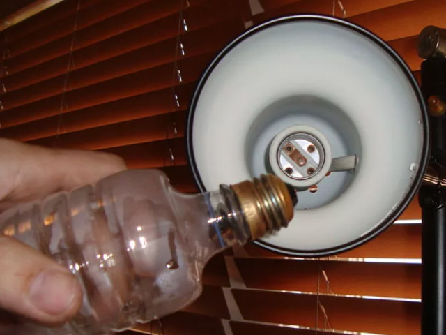 7 способов выкрутить из электропатрона разбитую лампочку — домашние советы