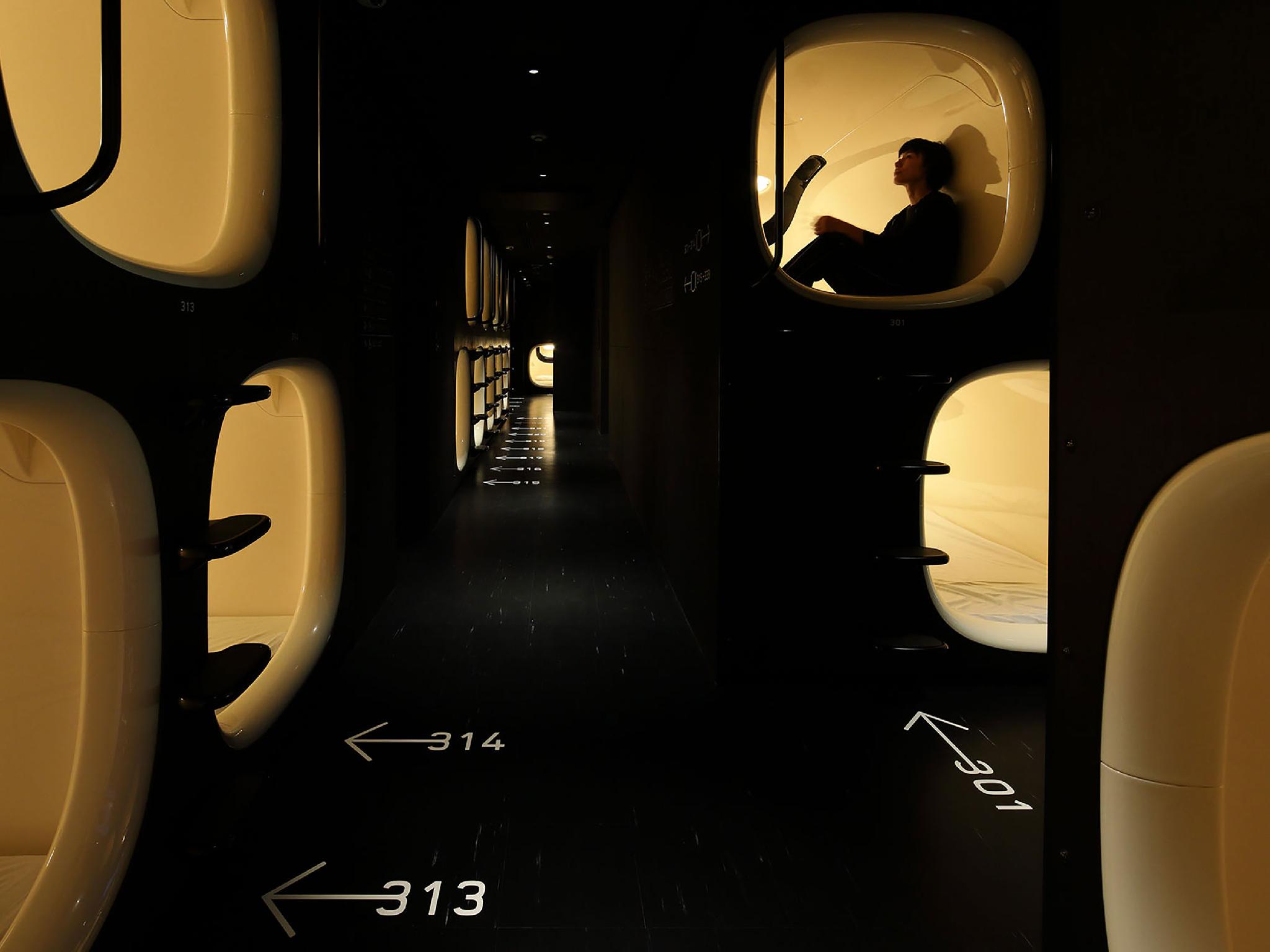 Review: 'nine hours' tokyo airport capsule hotel