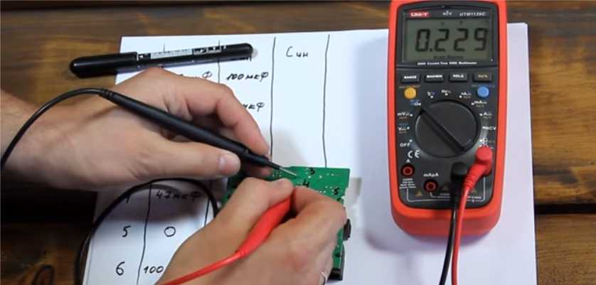 Как проверять конденсаторы мультиметром не выпаивая, проверить исправность