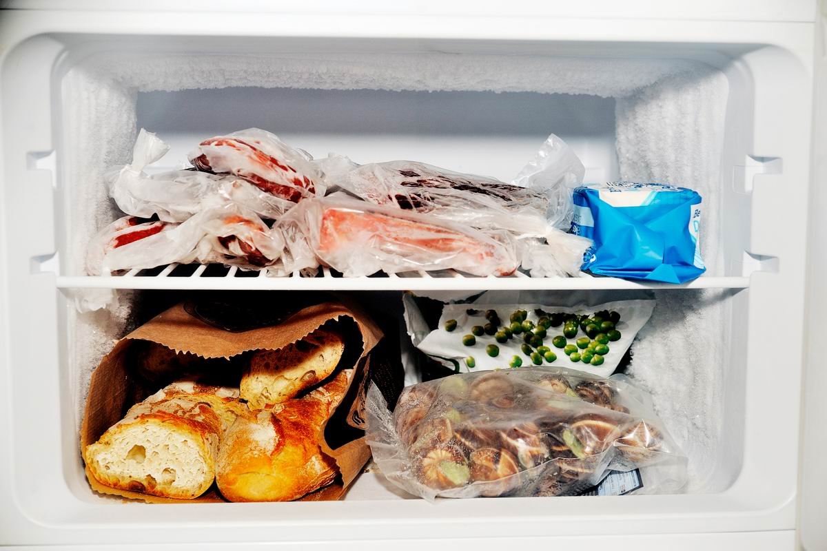 Холодильник сильно морозит: причина, почему, что делать, стал, верхняя камера, atlant, слишком