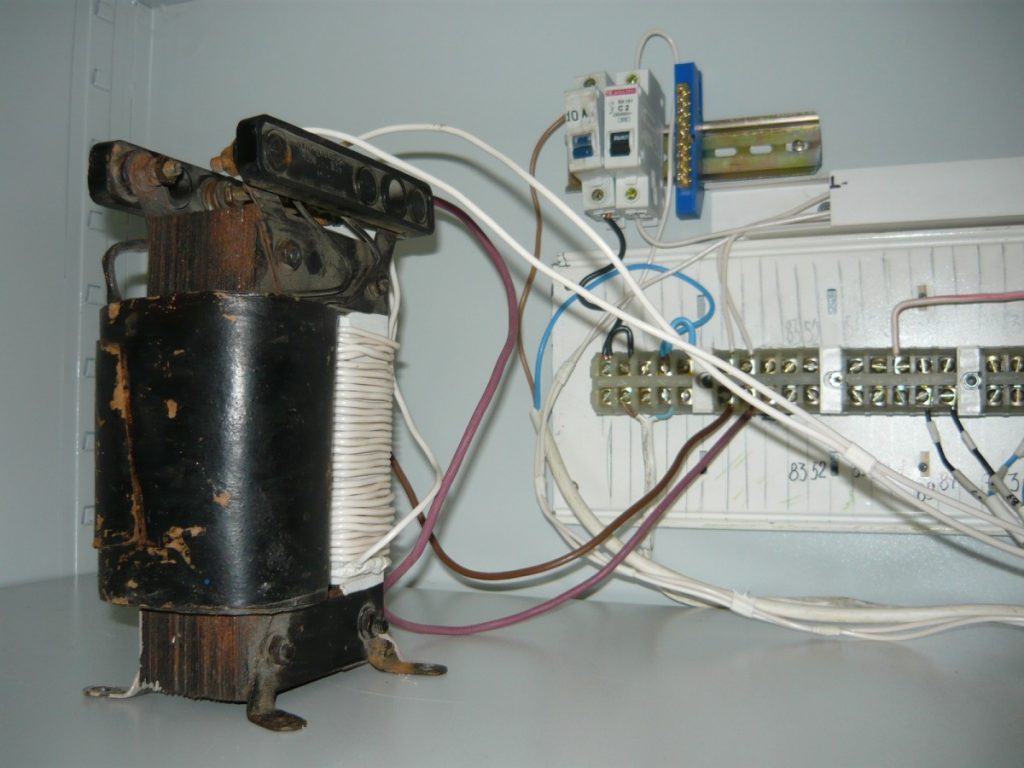 Понижающий трансформатор 220 на 12 вольт: принцип работы, как выбрать, схема подключения