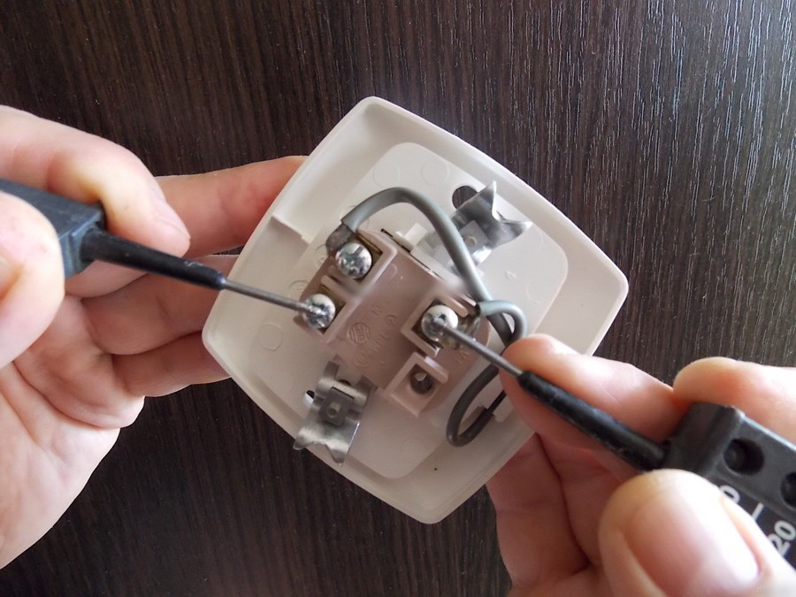 Как заменить выключателя света в квартире с одной, двумя кнопками?