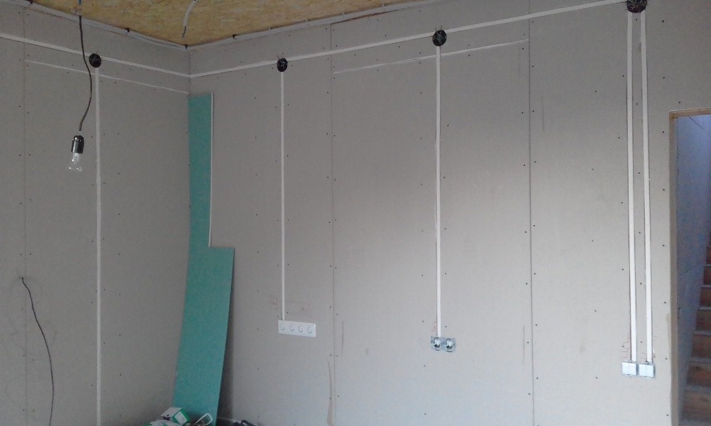 Проводка под гипсокартоном: прокладка провода в гкл, коробе и на потолке