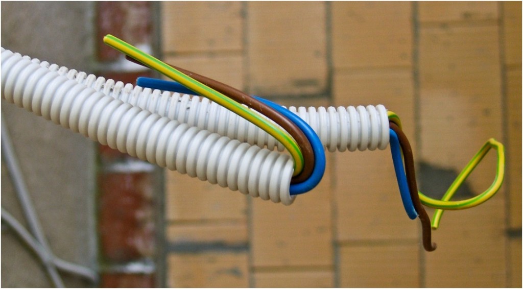 Гофра для кабеля и проводов:    виды и назначение, характеристики и монтаж