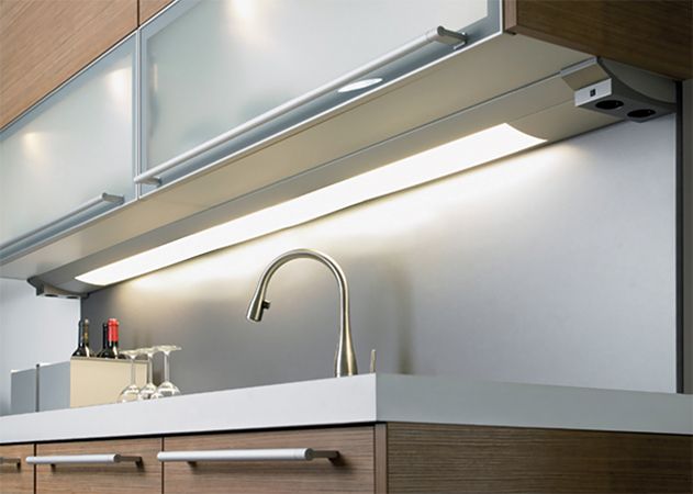 Свет на кухне: светильники над рабочей поверхностью, подсветка столешницы, освещение зоны стола, лампа над плитой