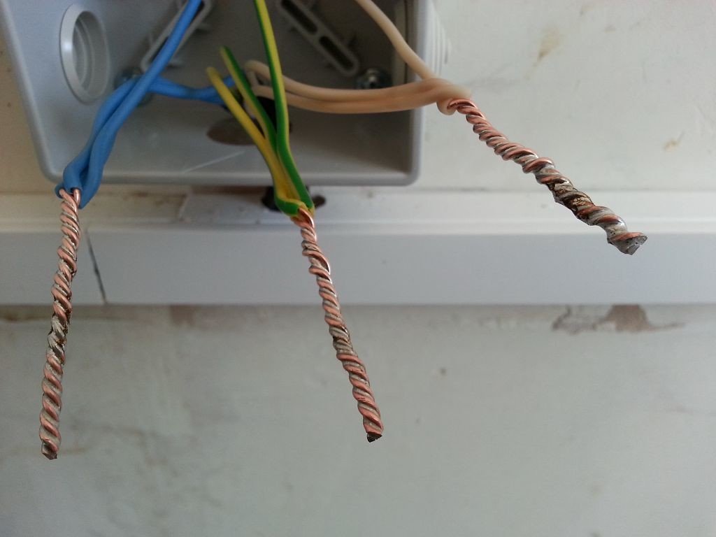 Как нарастить или соединить электрический кабель