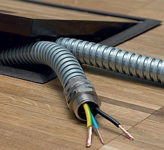 Для чего нужна защита кабеля металлорукавом: назначение, классификация и правила монтажа гофры