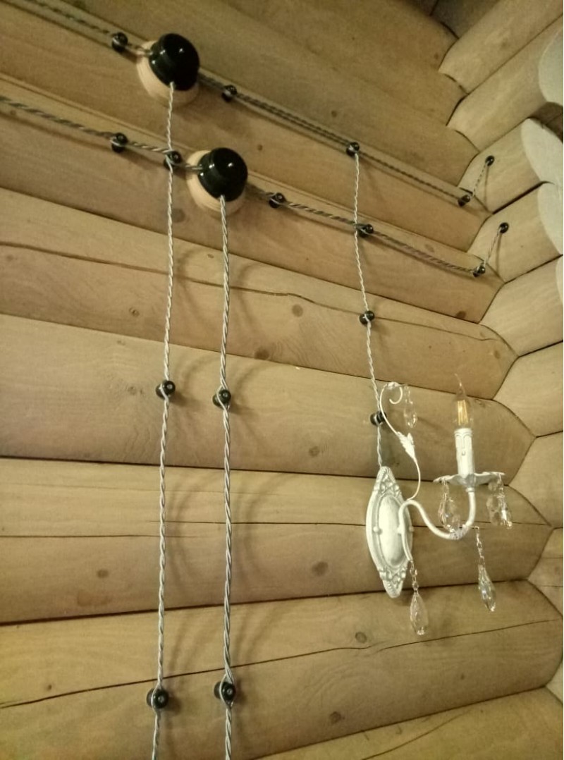 Проводка в деревянном доме - скрытая и открытая (ретро)