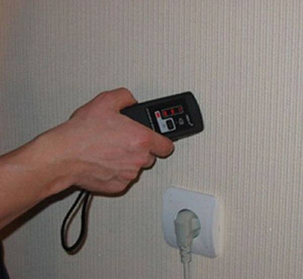 Как найти проводку в стене: смартфоном, мультиметром, радиоприёмником, индикаторной отвёрткой