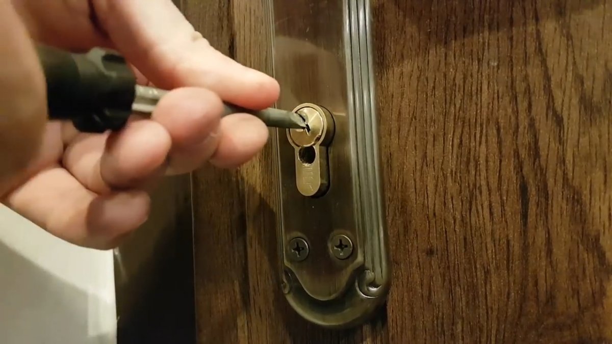 8 способов испортить дверной замок незаметно